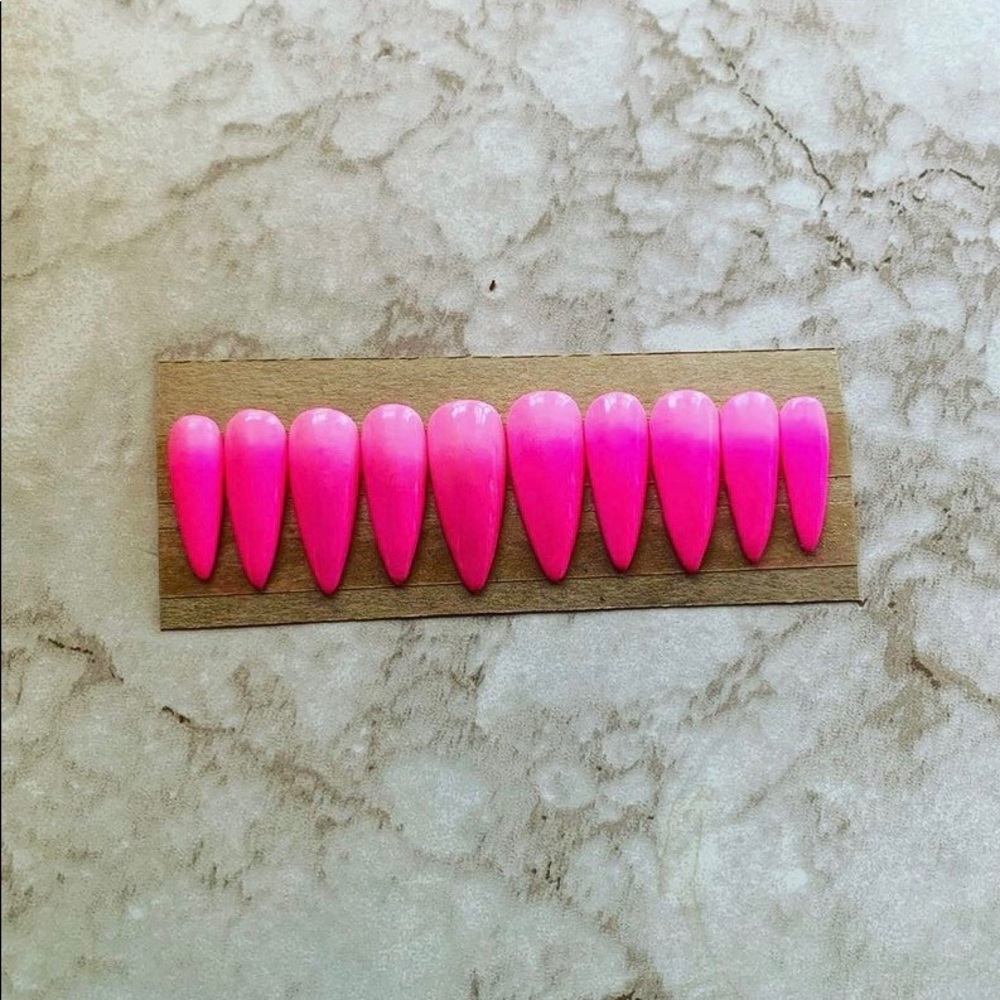 Press ons “flamingo” set of 10